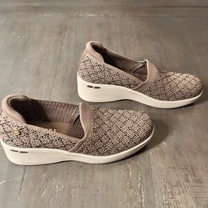 Martha Stewart Skechers shoes, sparkle beige, size 8.5